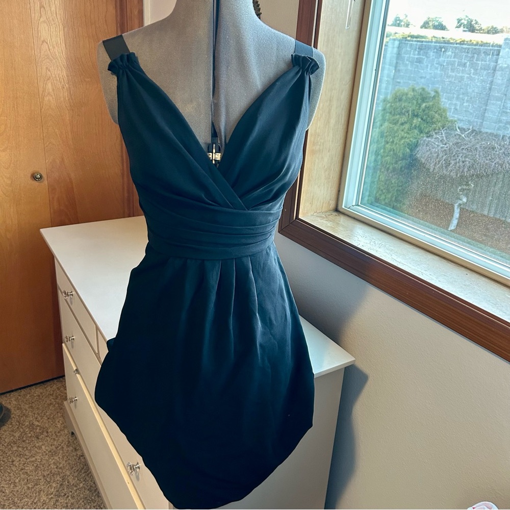 Elie Tahari cute black cocktail dress